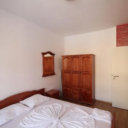 Arendoo In Barco Del Sol Slăntjev Brjag